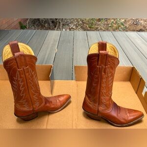 Gorgeous women’s Nocona Western boots, size 6.